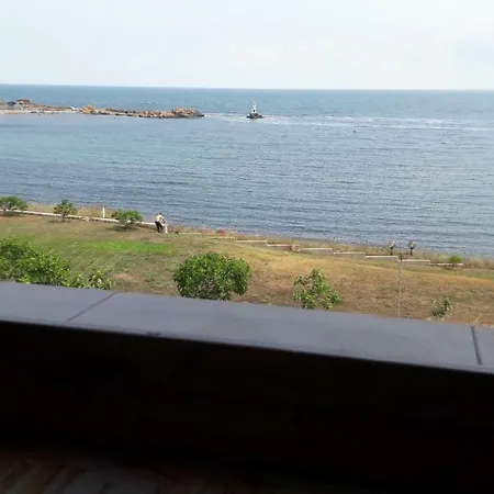 Pensionat With Sea View/ стаи за гости с морски изглед Achtopol